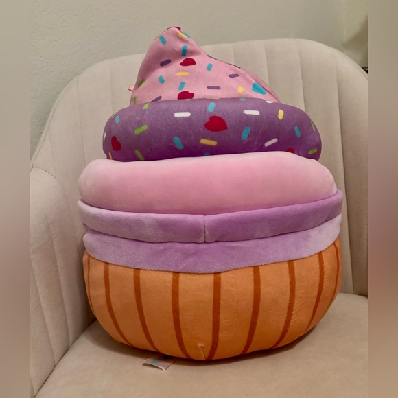 SQUISHMALLOWS KIMMIE THE CUPCAKE - Picture 2 of 3
